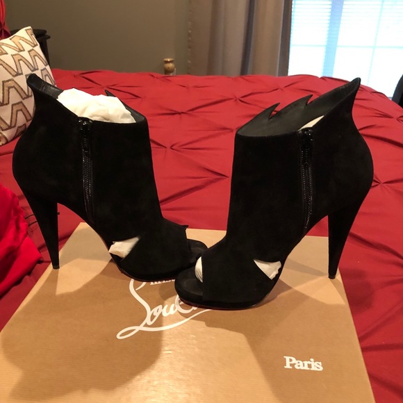 Christian Louboutin Shoes - Christian Louboutin size 37.5